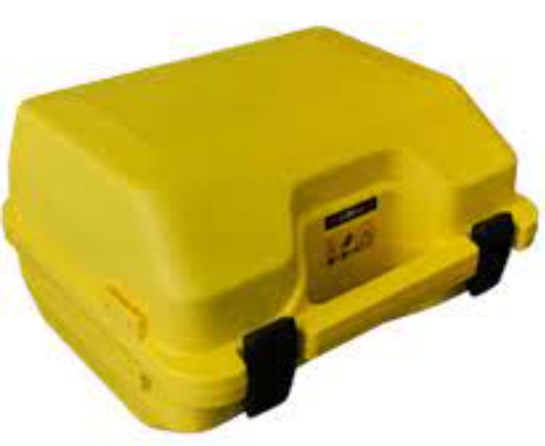 Pamestas geltonas lagaminelis