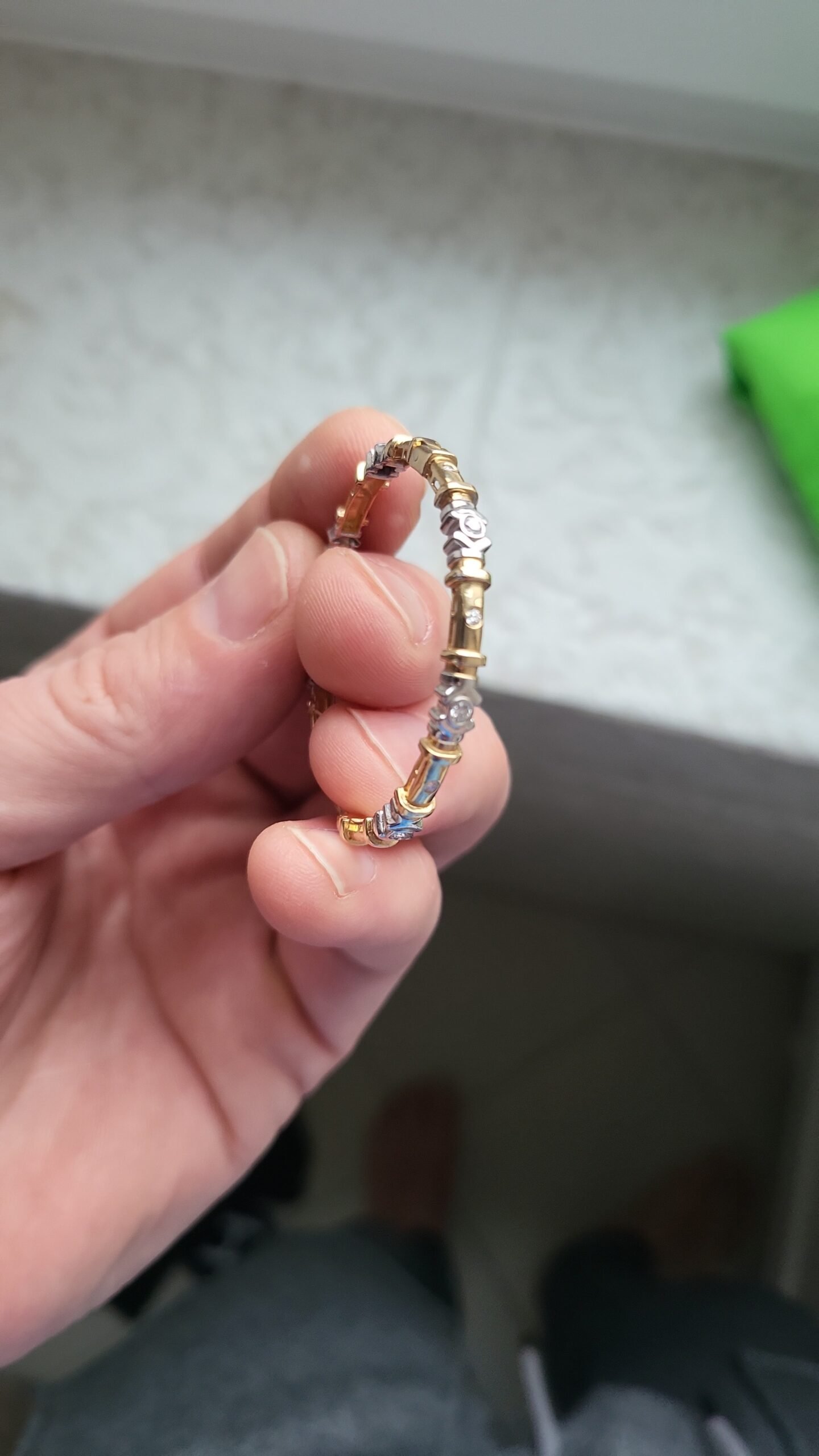 Pamesta auksine apyranke