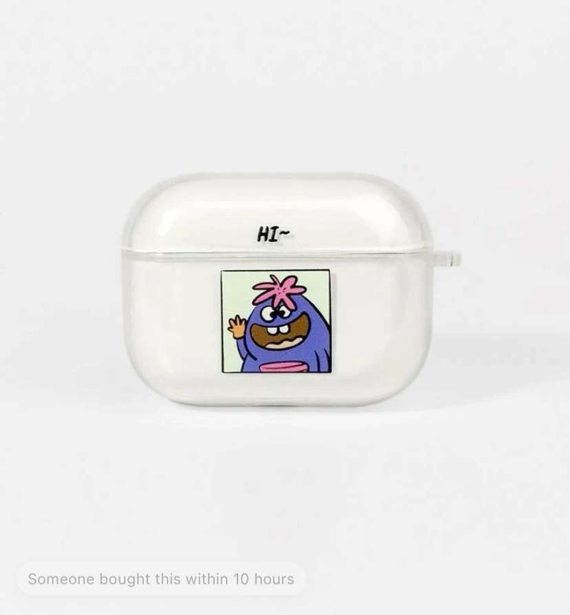 Pamesti balti Air Pods ausinukai