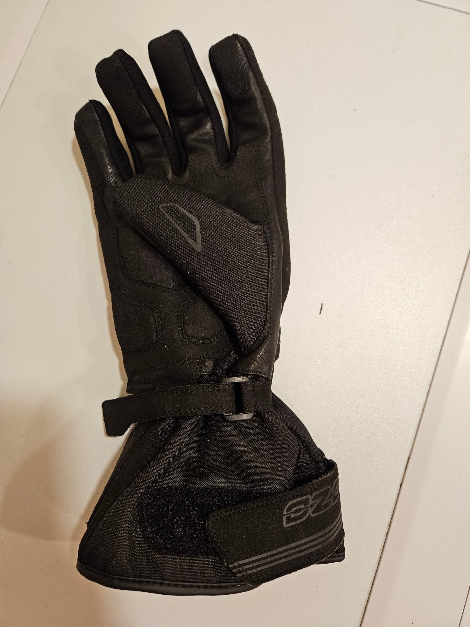 Pamečiau motociklininko pirštinę