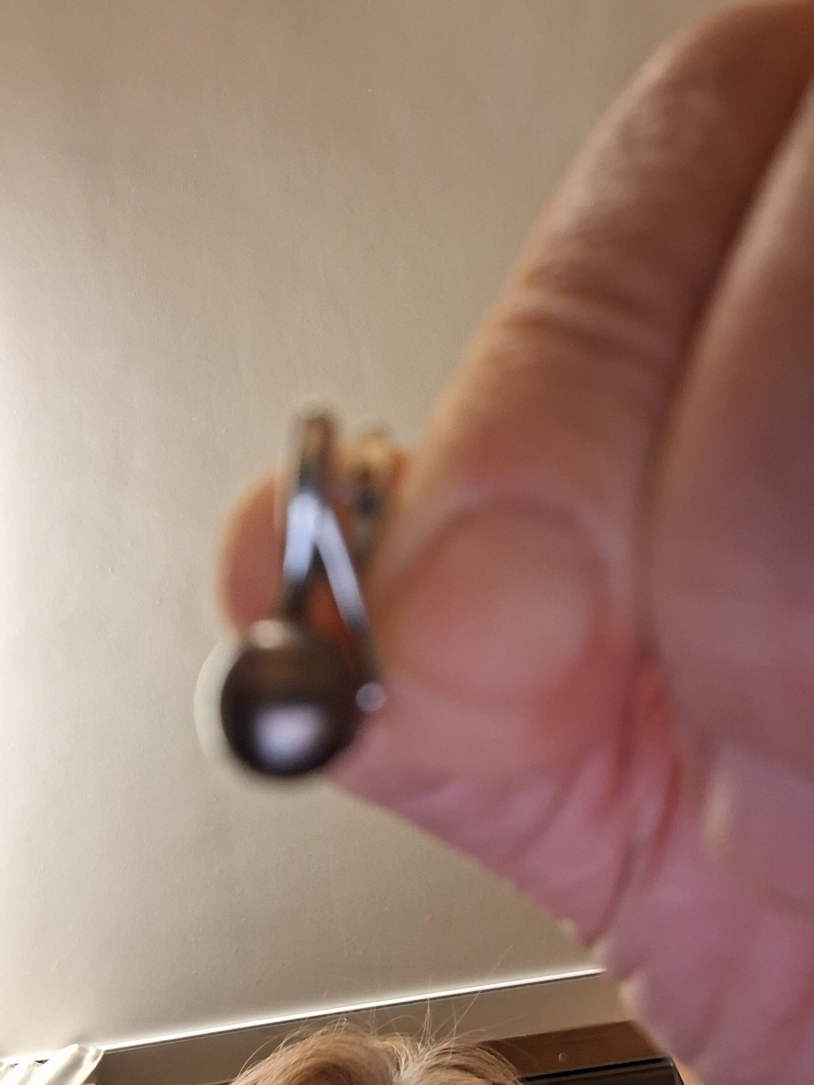 Pameciau auskatą su perlu