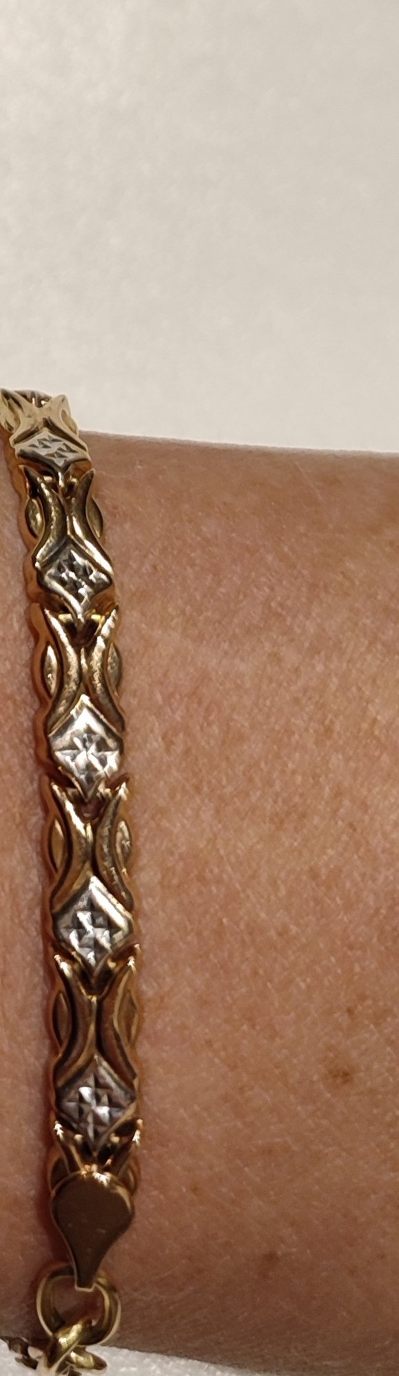 Pamesta auksinė apyrankė