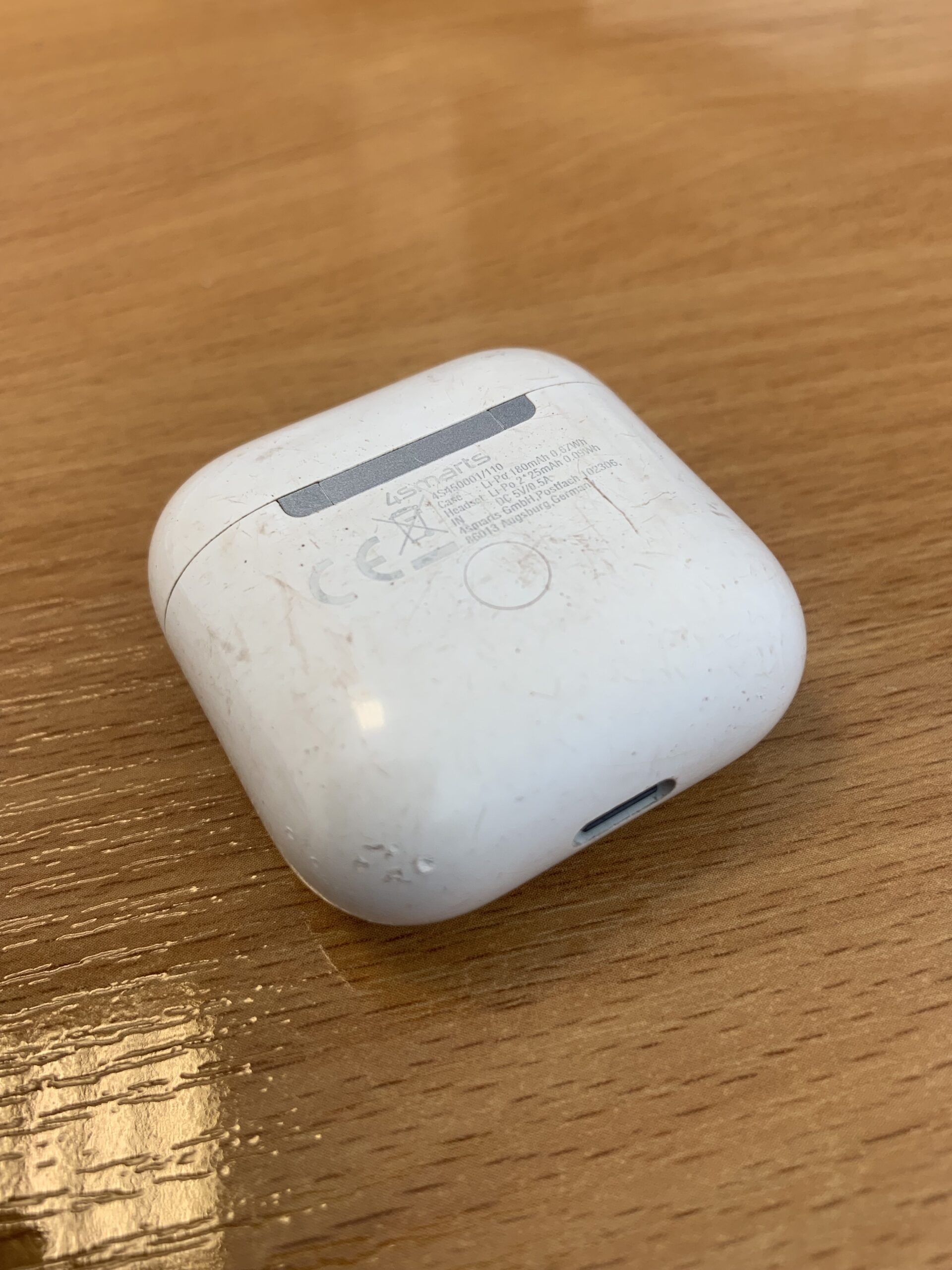 Rastas ausinių dėklas