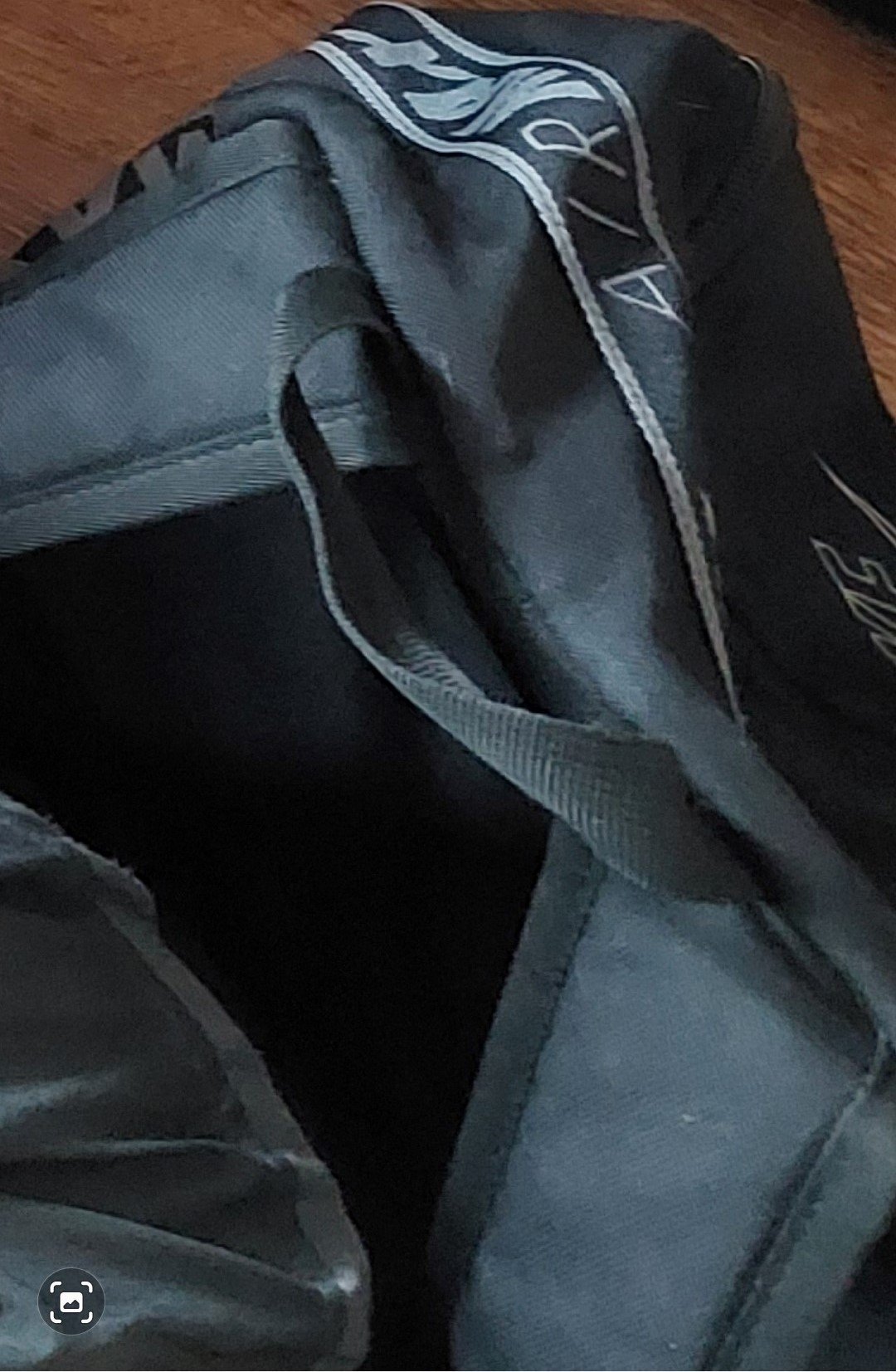 Pamesta kuprinė su pinigine ir dokumentais