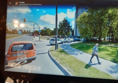Pamesta vyriška nemaža juoda odinė rankinė