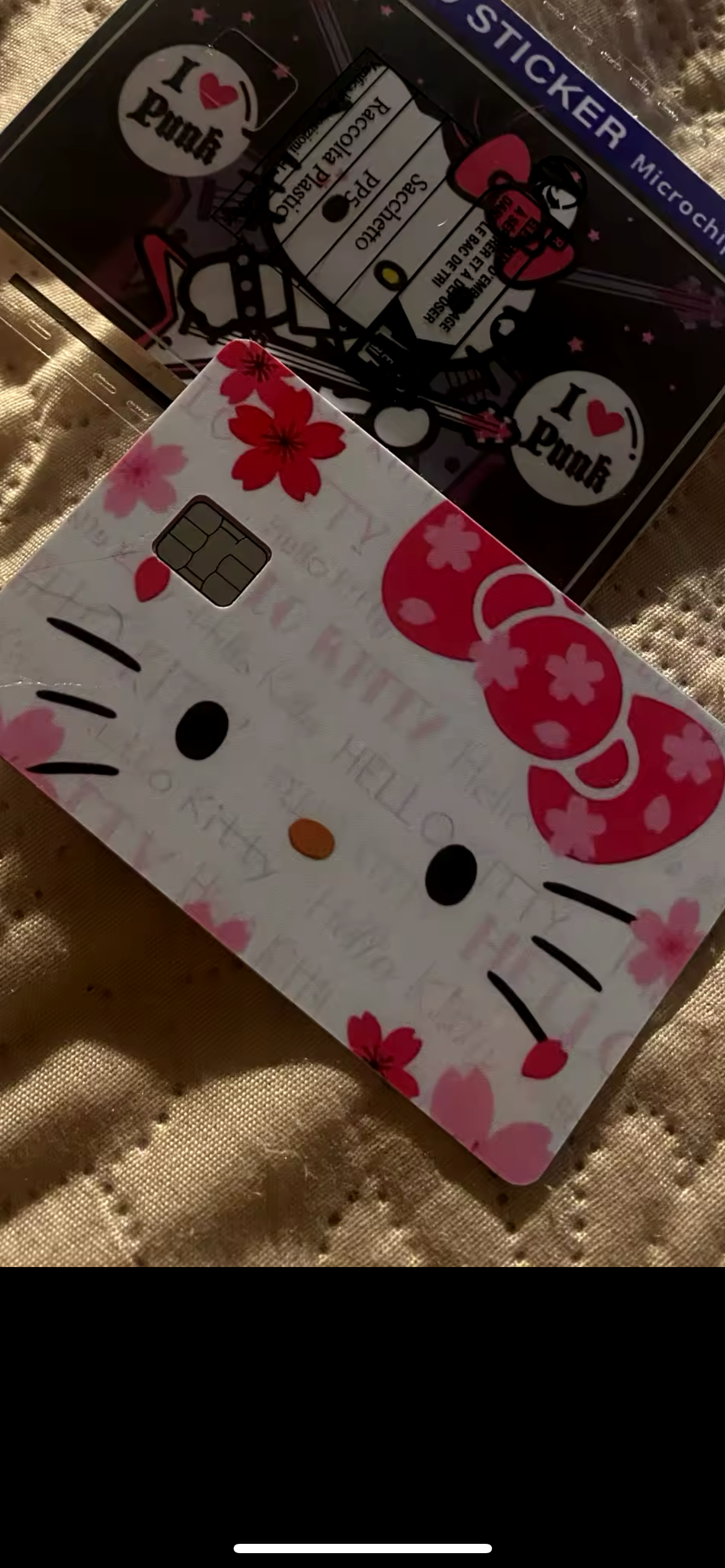 Pamesta balta pinigine viduje banko kortele