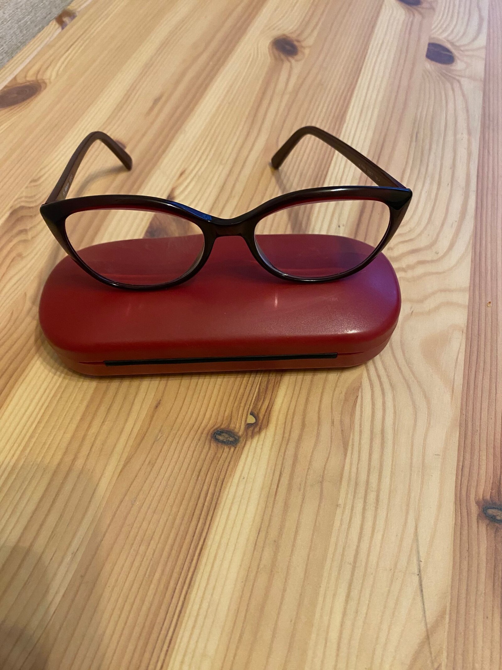 Rasti brangūs akiniai