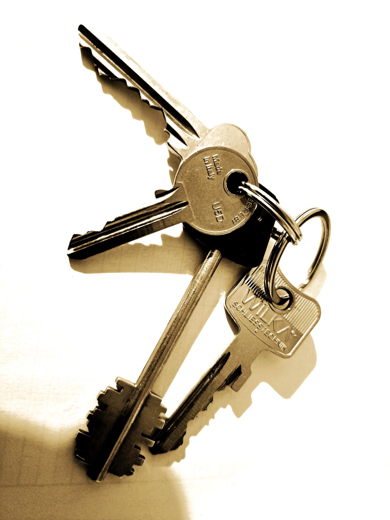 Prie namo Tuskulenu 41 Vilniuje rasti raktai nuo buto