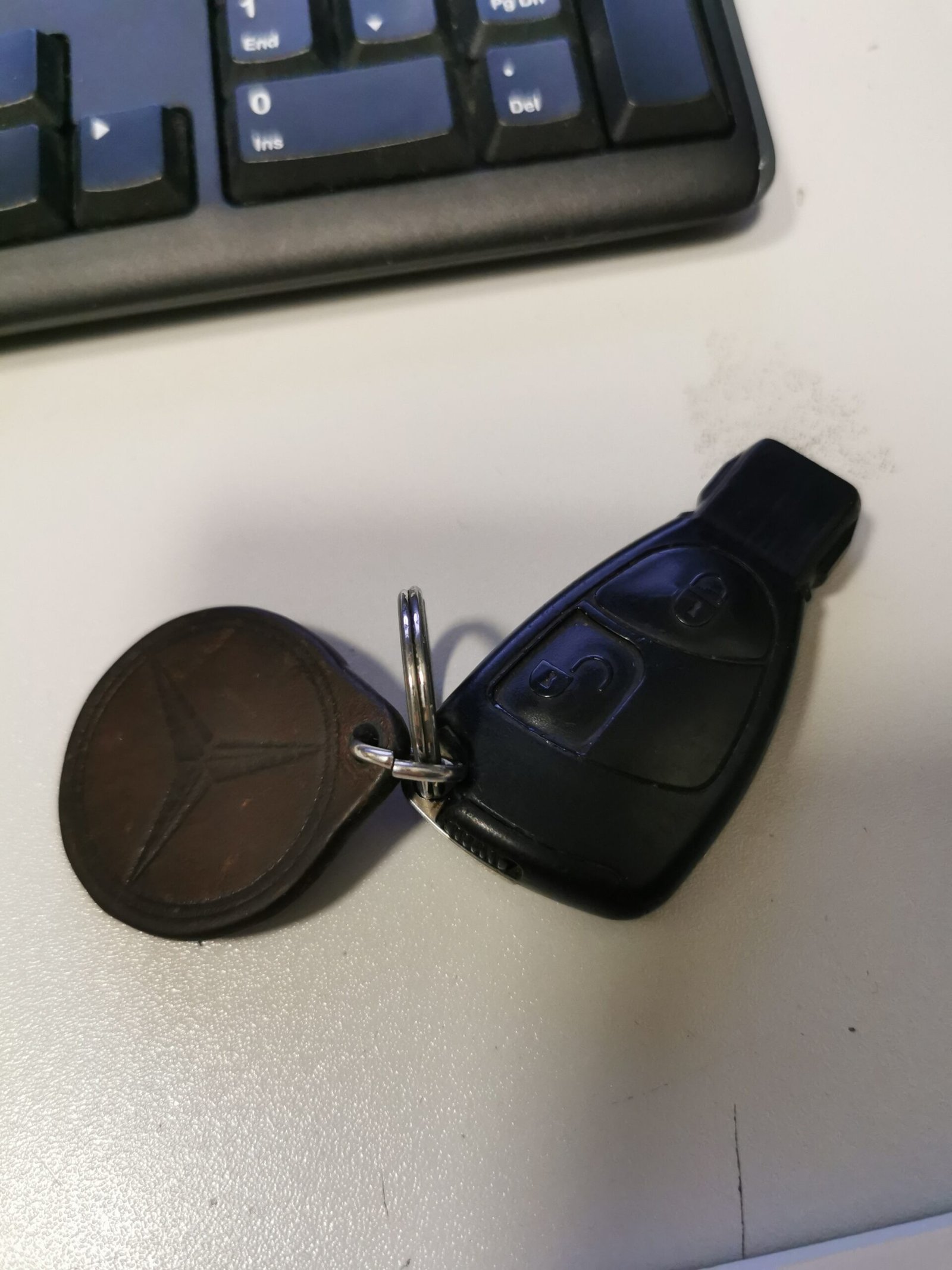 Rastas mercsedes automobilio raktas