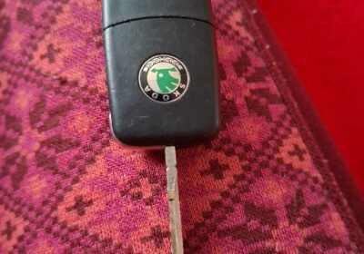 Automobilio Škoda Oktavia raktas su pultu