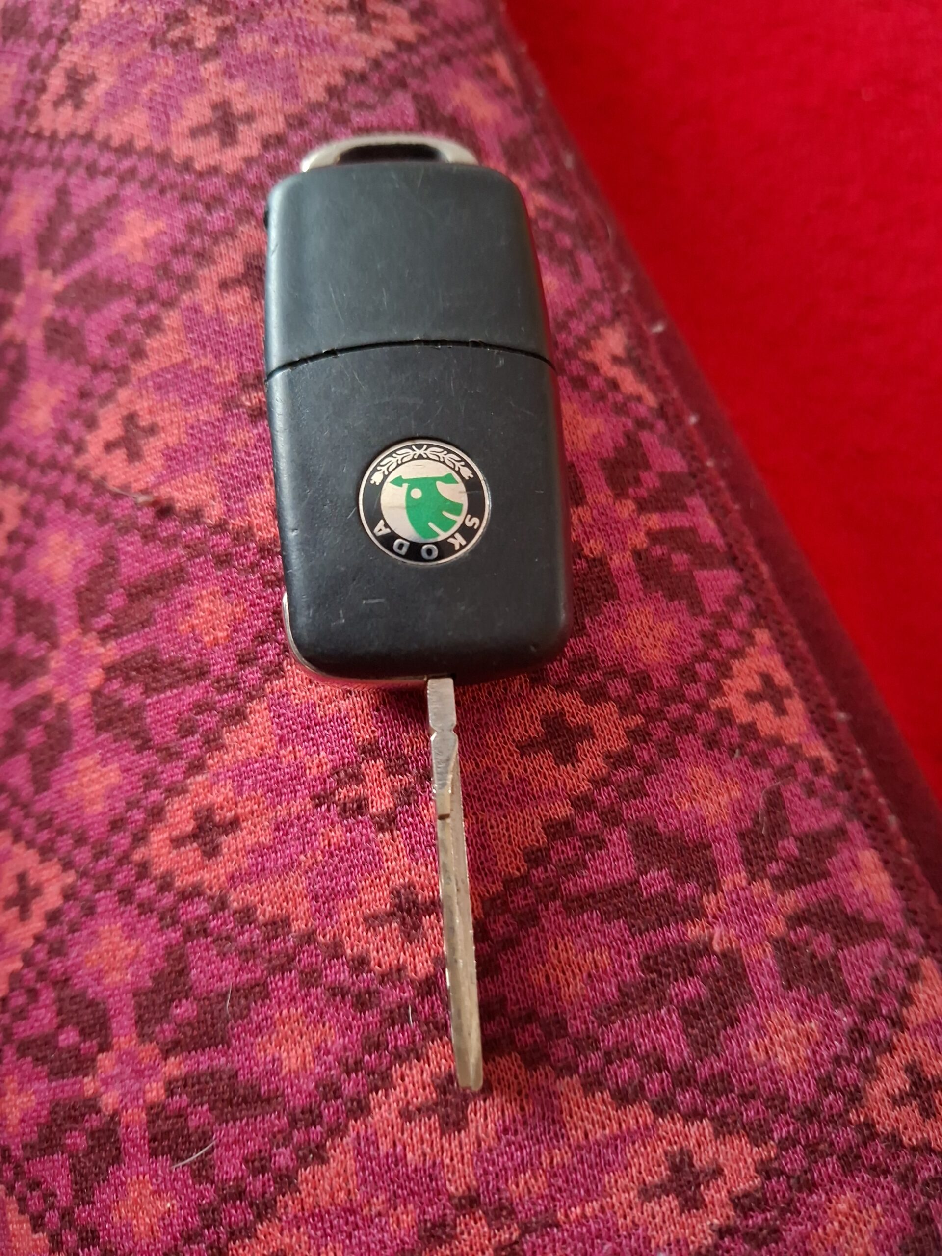 Automobilio Škoda Oktavia raktas su pultu