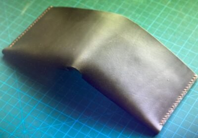 Pamečiau žalią odinę piniginę su dokumentais